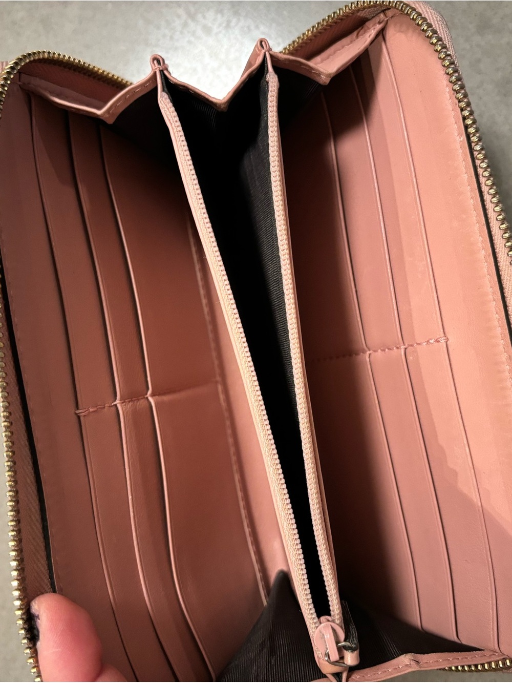 Gucci Blush Pink GG Embossed Zip Wallet - Picture 6 of 7